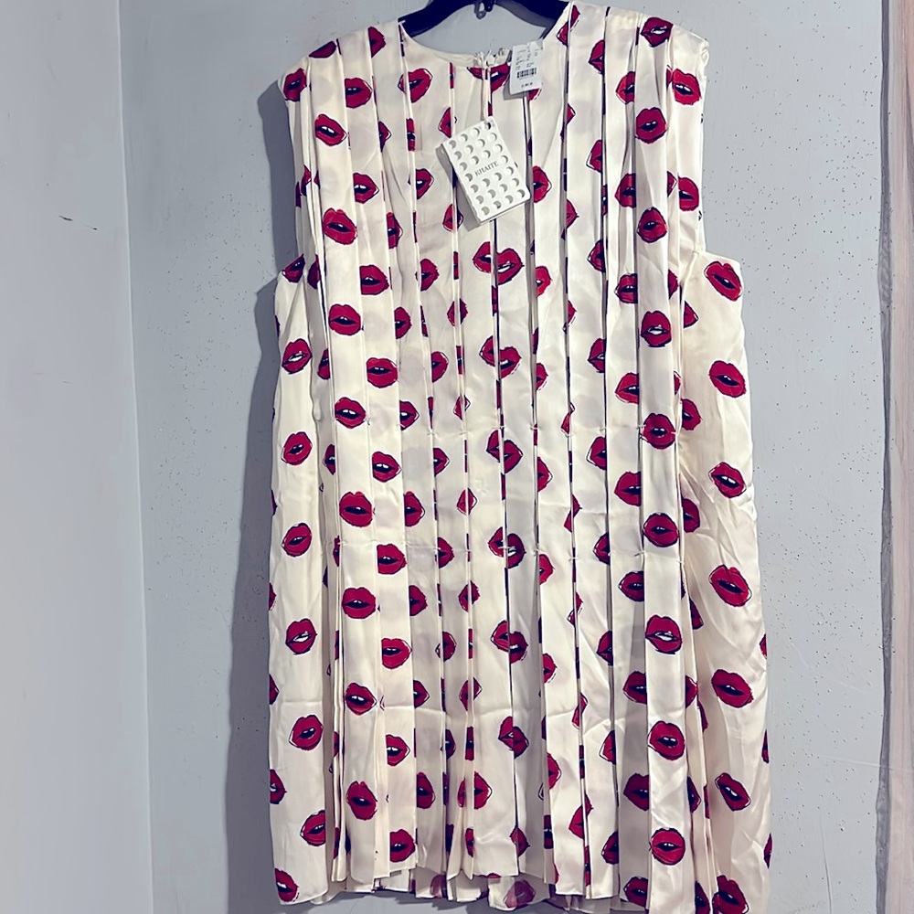 KHAITE White Dress with Red Lipsticks Prints all over this pleated dress NWT